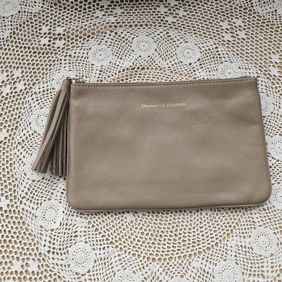 Dooney & Bourke Oyster Leather Wristlet/Clutch With Out Wrist Strap - Picture 2 of 10